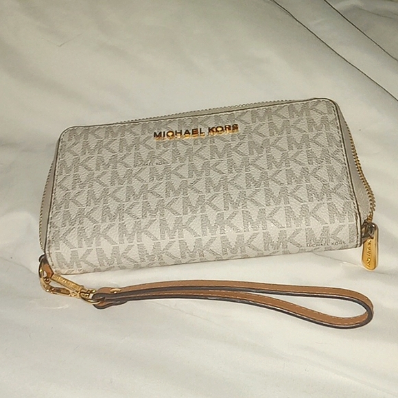 Michael Kors Wristlet Wallet - Picture 1 of 2